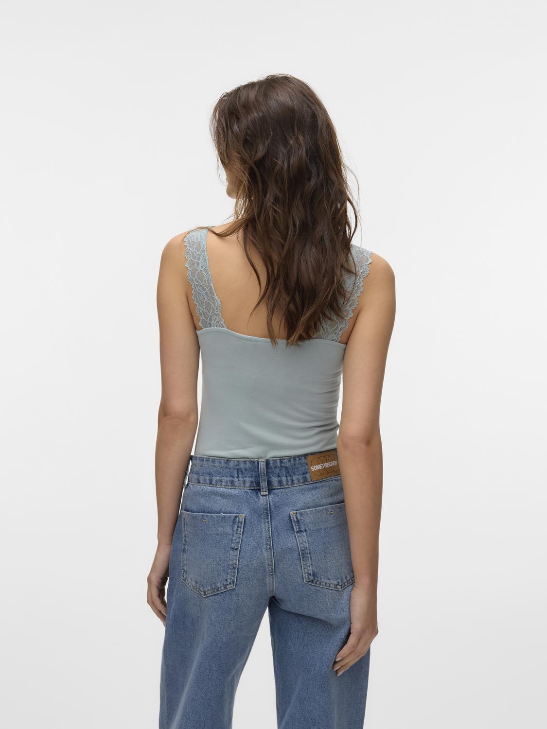 model_shot-back